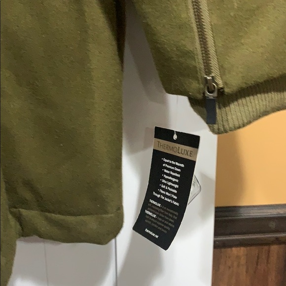 NWT Rainforest winter jacket w/hood lots pockets - Picture 4 of 16